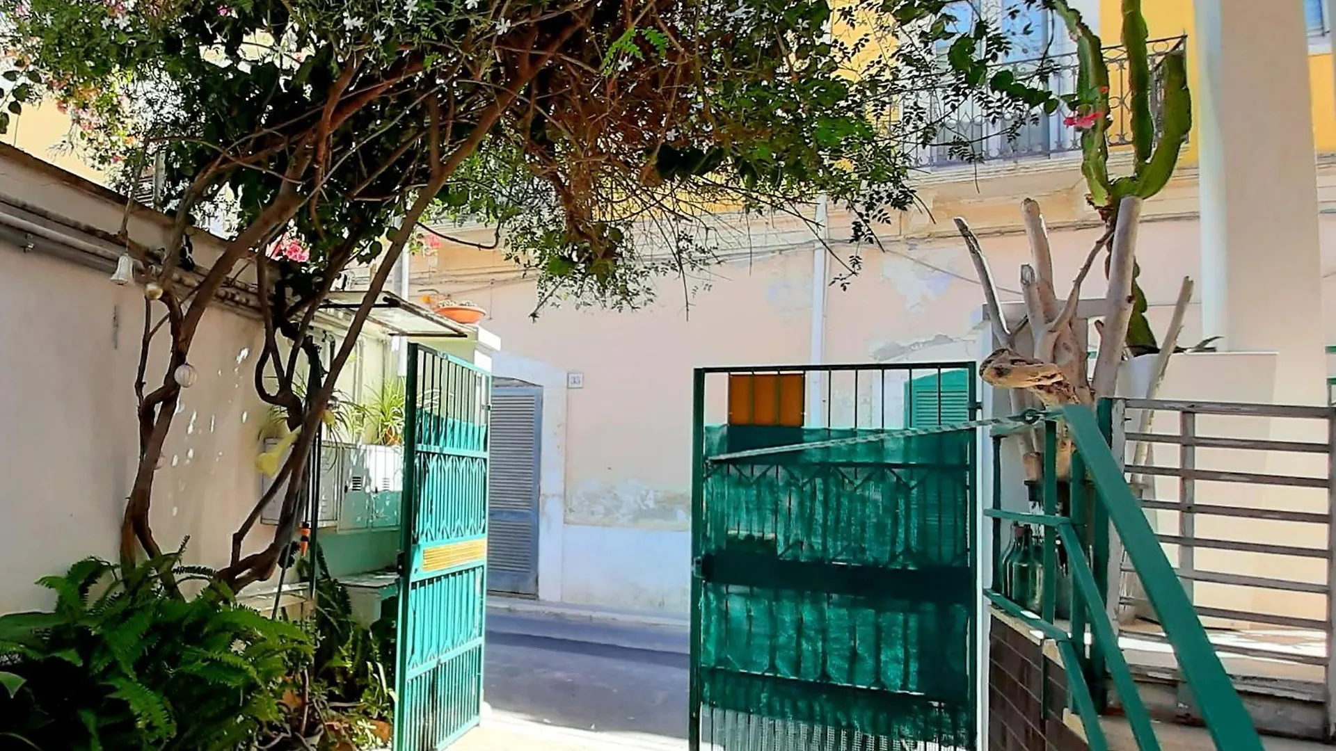 Eden House Apartment Bari Italy
