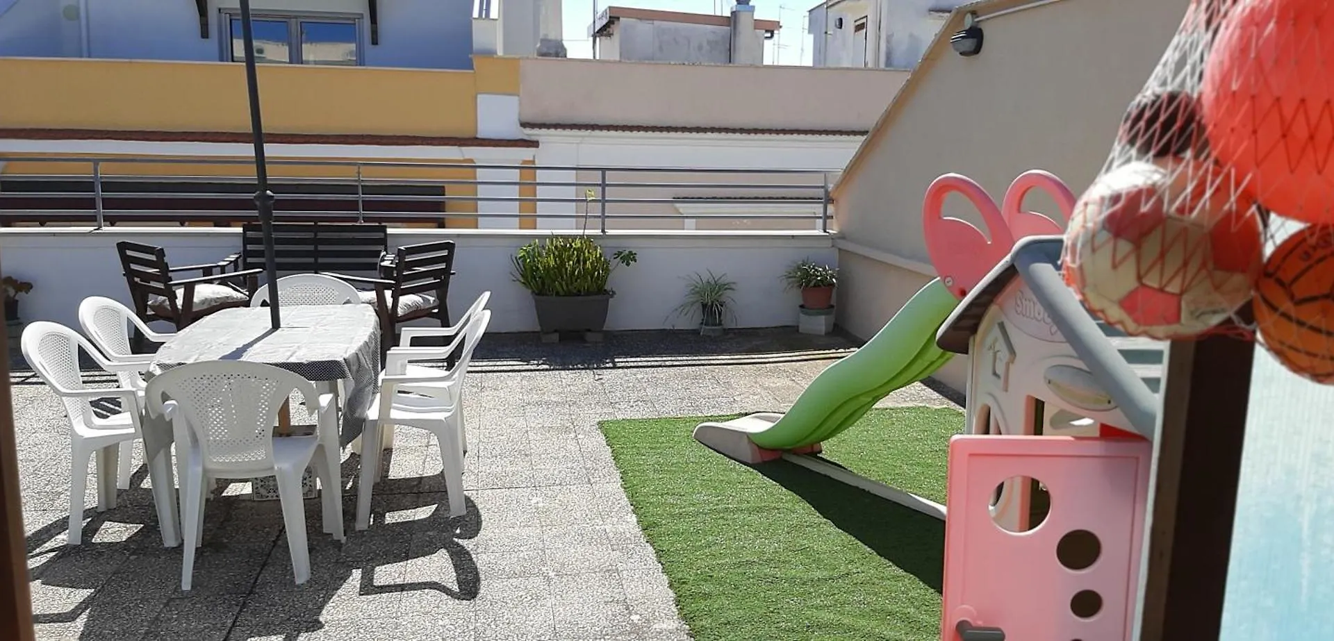 Eden House Apartment Bari 0*,  Italy